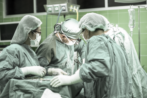 Foto van een operatie gemaakt door Sasint van Pixabay. Ter illustratie van deel 2 over de dingen die ik leerde van mijn operatie.